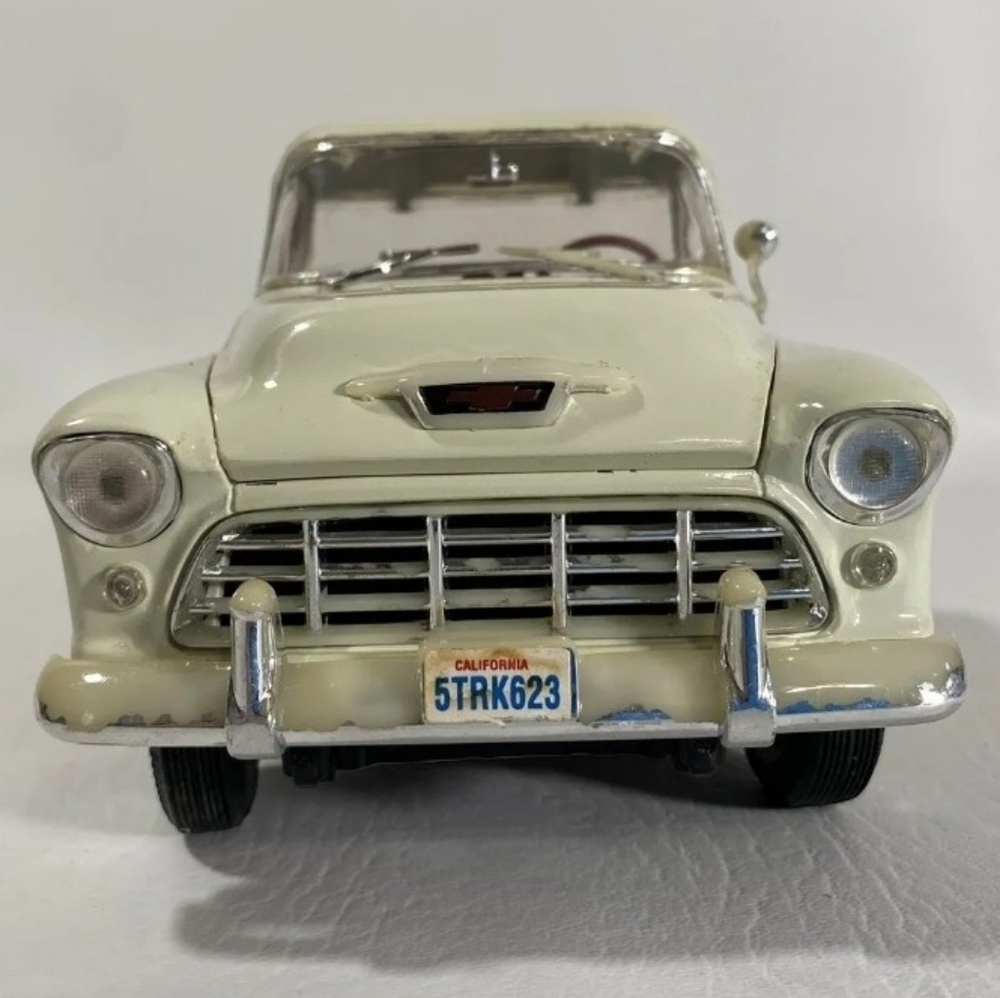 ERTL American Muscle 1955 Chevy 3100 Cameo 1:18 scale Chevrolet Vintage